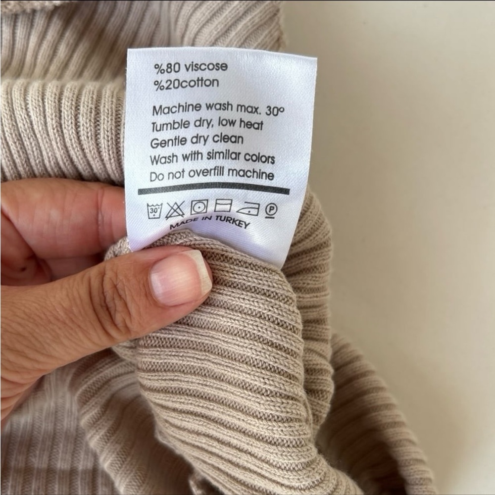 Sincerely Jules Beige Ribbed Tank - Picture 5 of 7